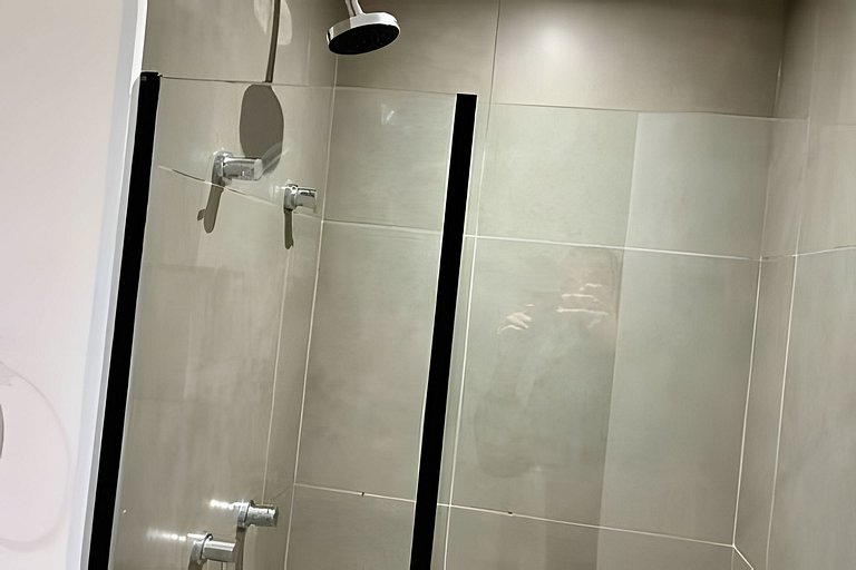 Apto c/ piscina, academia e próx. metrô (507)