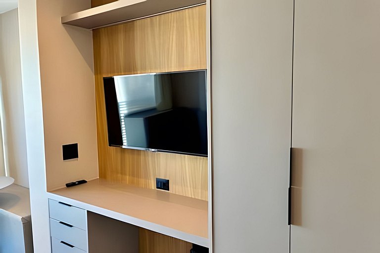 Apto de luxo com piscina incrível, academia(2405B)