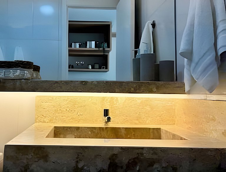 Apto de luxo com piscina incrível, academia(1605B)