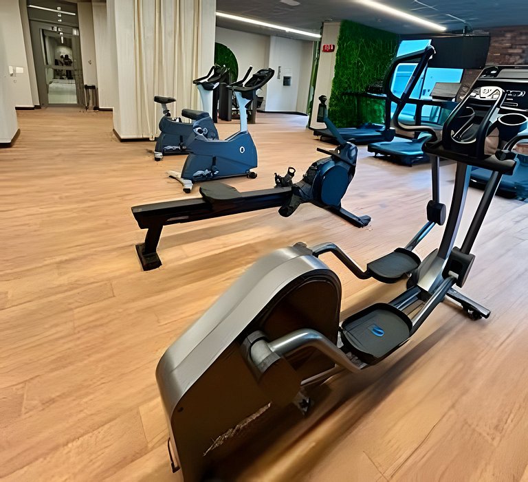 Studio Moderno cama king, academia e piscina (312)