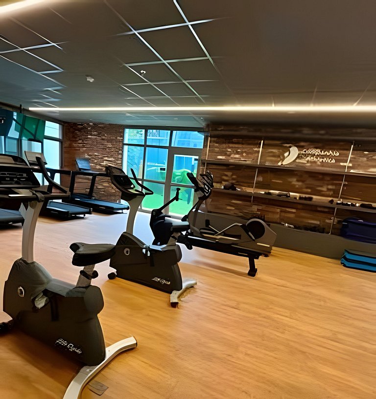 Studio Moderno cama king, academia e piscina (312)