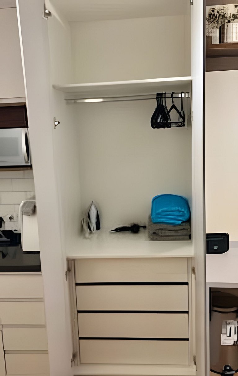 Studio Moderno cama king, academia e piscina (312)