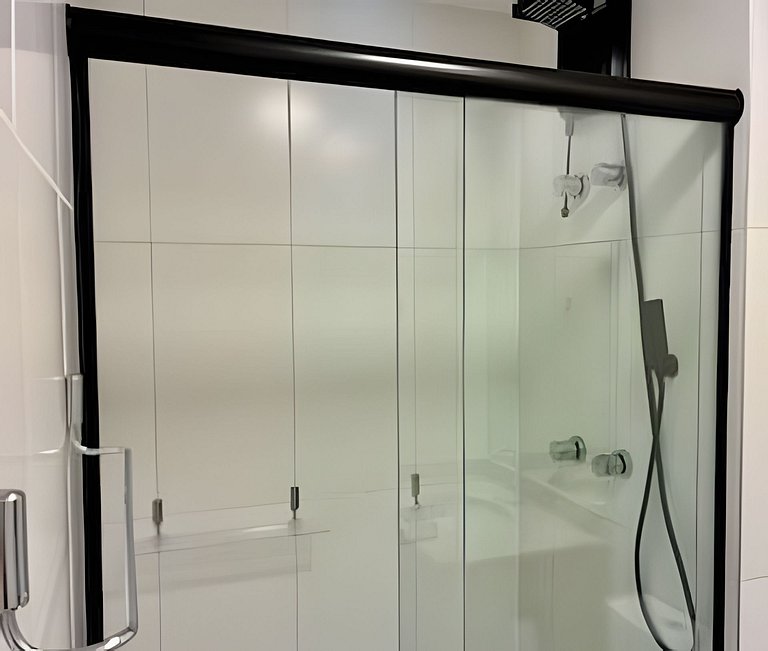 Apto de luxo com piscina incrível, academia(2005B)