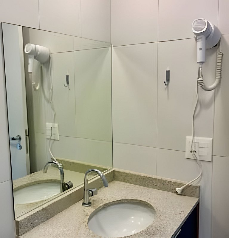 Apto de luxo com piscina incrível, academia(2005B)